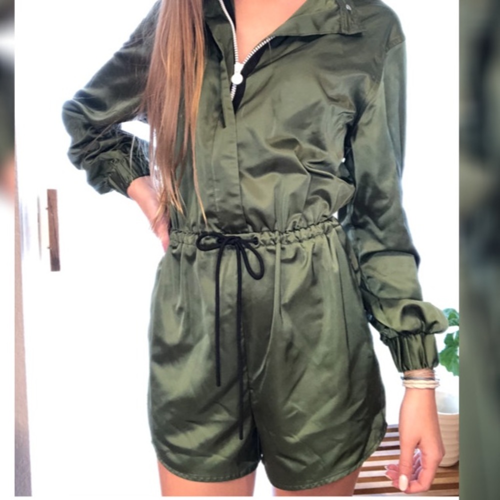 Army green jumper by Hunter. Size xs.
